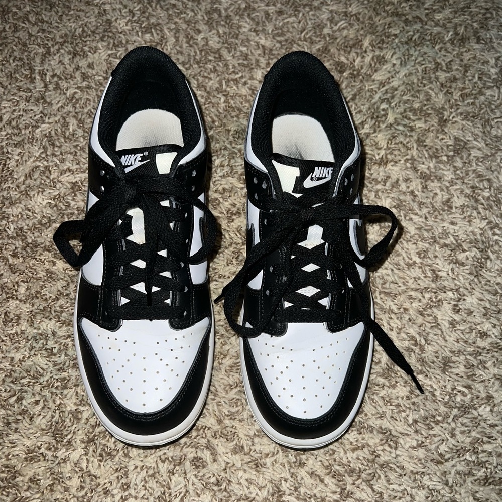 Dunk Low GS ‘Black & White” fits women size 8